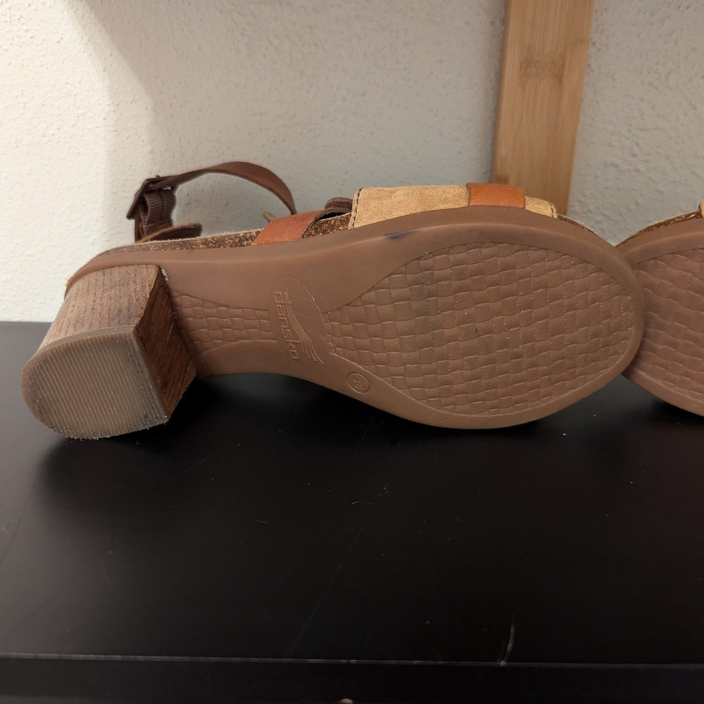 Dansko Block Wooden Heel Sandal 38 - Picture 7 of 9